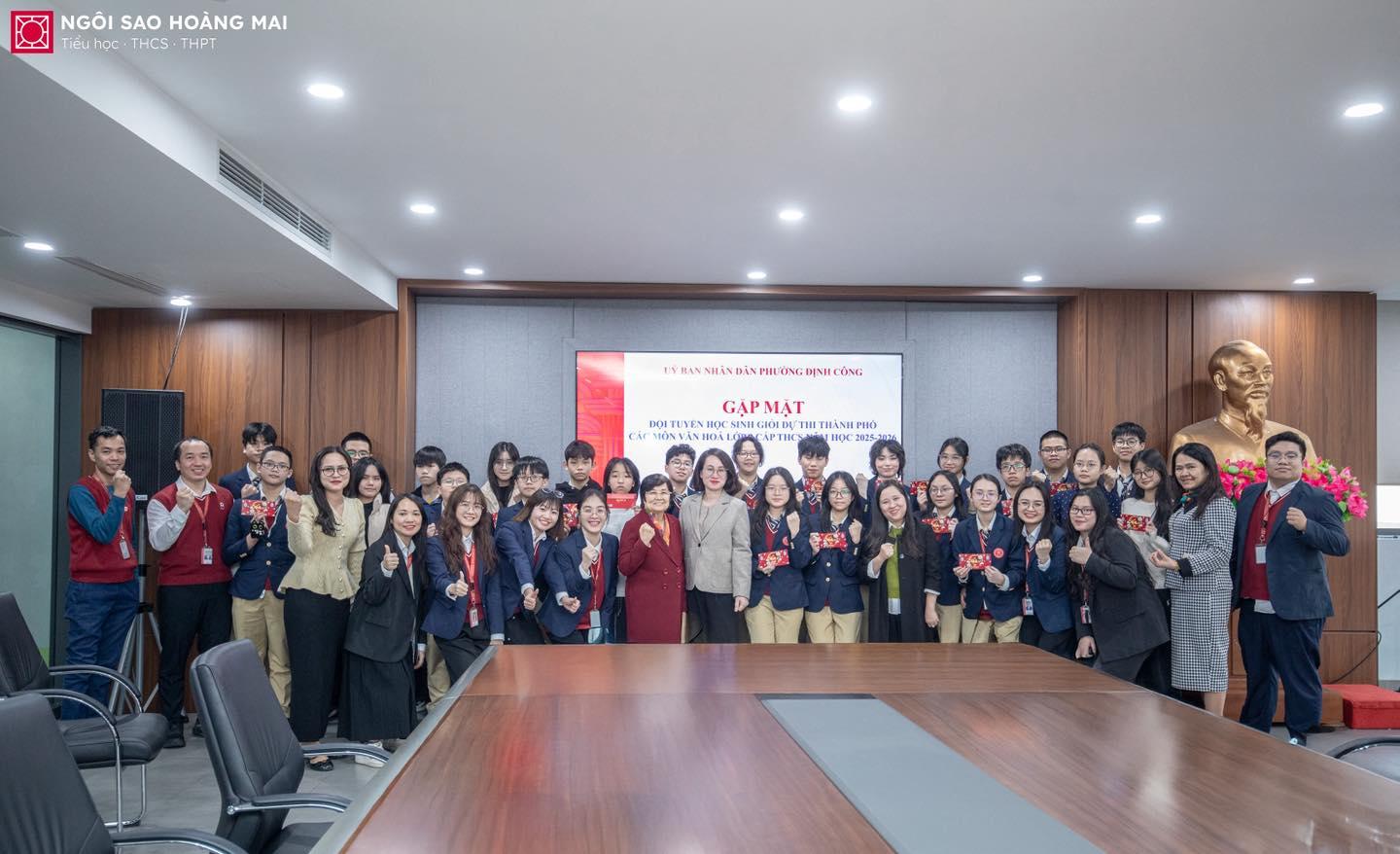 16 HỌC SINH NGÔI SAO HOÀNG MAI THAM DỰ LỄ RA QUÂN ĐỘI TUYỂN HỌC SINH GIỎI CẤP THÀNH PHỐ PHƯỜNG ĐỊNH CÔNG