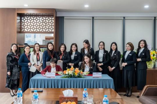 NGÔI SAO HOÀNG MAI KÝ KẾT HỢP TÁC CÙNG HỆ THỐNG MẦM NON SONG NGỮ  STEAMeQ