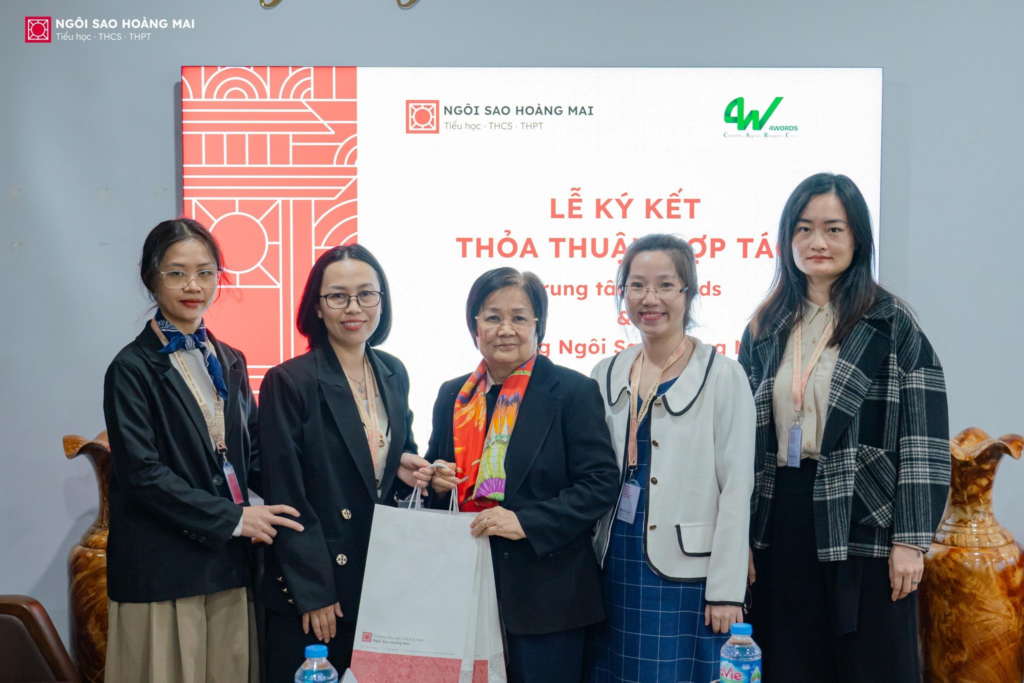 Lễ ký kết hợp tác về chương trình nâng cao chất lượng đào tạo SAT cho học sinh giữa Ngôi sao Hoàng Mai và Trung tâm Anh ngữ 4WORDS