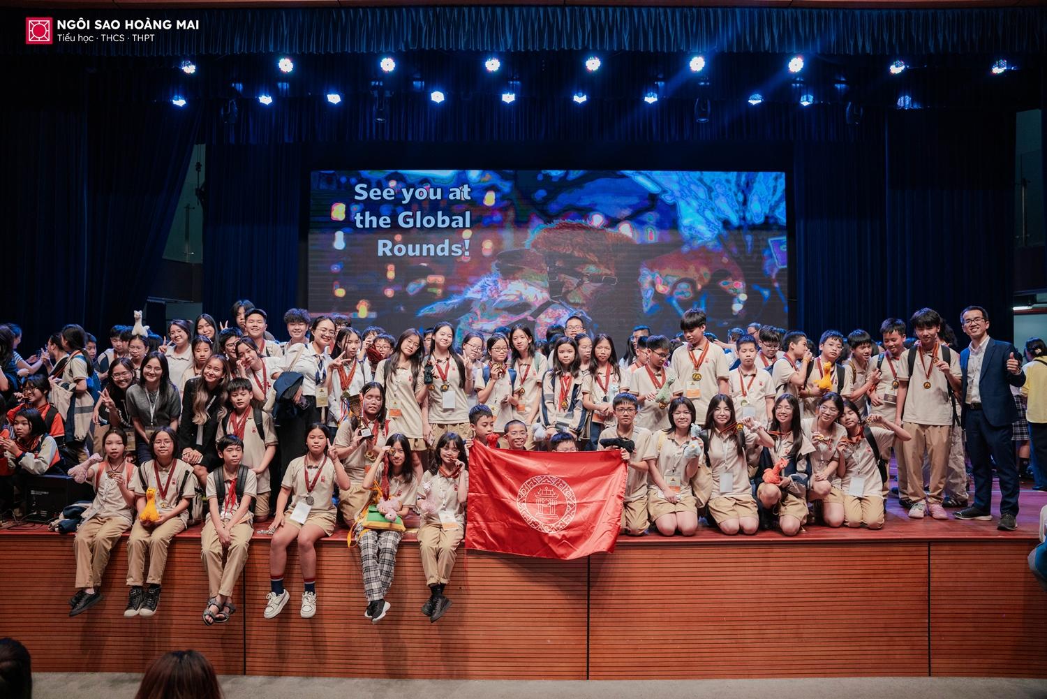 DẤU ẤN THÀNH TÍCH: “CÁC HỌC GIẢ NHÍ” NGÔI SAO HOÀNG MAI GIÀNH 13 CÚP VÀ 228 HUY CHƯƠNG, ĐẠT TOP 1 OVERALL CHAMPION TEAM TẠI VÒNG KHU VỰC WORLD SCHOLAR’S CUP 2025