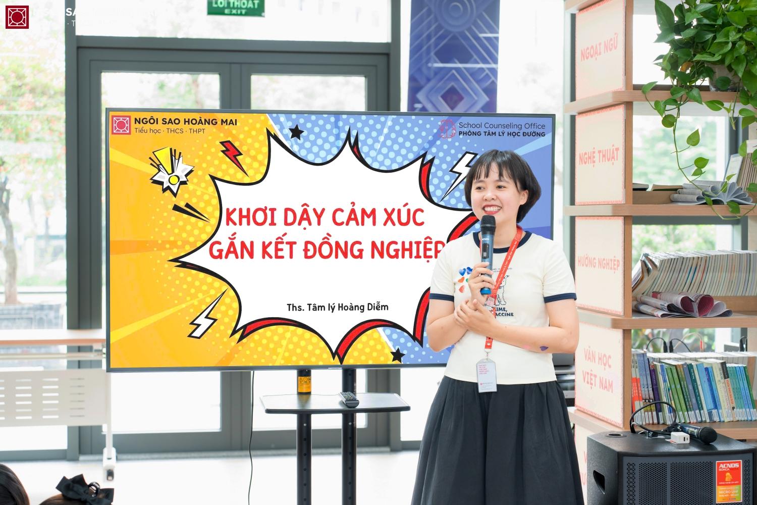 GẦN 320 THẦY CÔ CÙNG HÒA MÌNH TRONG VÒNG TRÒN KẾT NỐI – CHUYÊN ĐỀ ĐÀO TẠO TÂM LÝ CHỦ ĐỀ “KHƠI DẬY CẢM XÚC, GẮN KẾT ĐỒNG NGHIỆP”
