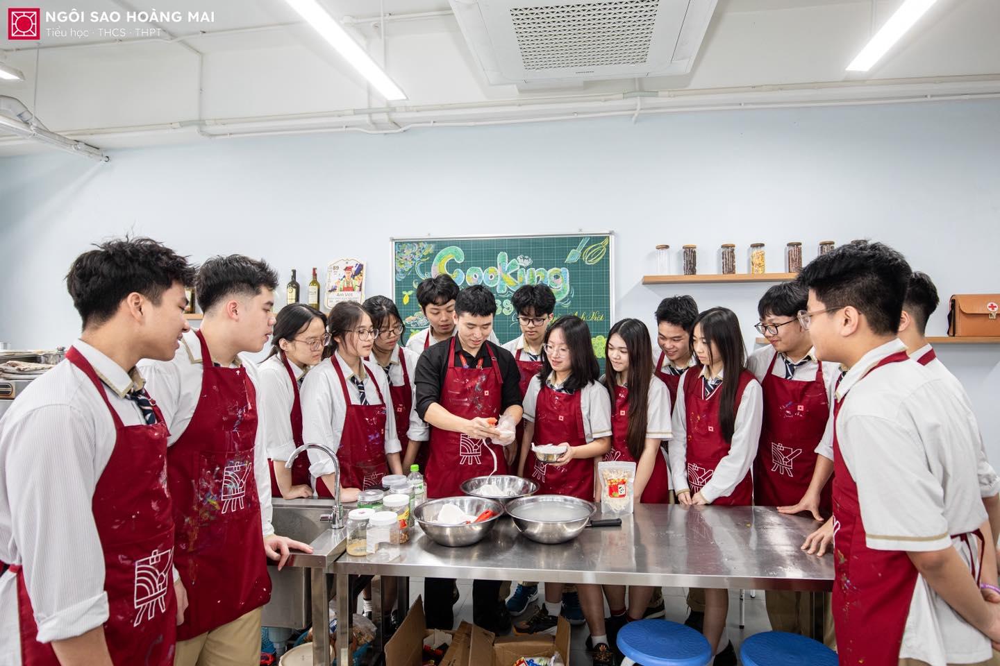 TRẢI NGHIỆM LÀM MỨT DỪA TRUYỀN THỐNG – TỪ GIAN BẾP NGÀY TẾT ĐẾN BÀI HỌC TỰ LẬP CỦA HOMER THPT