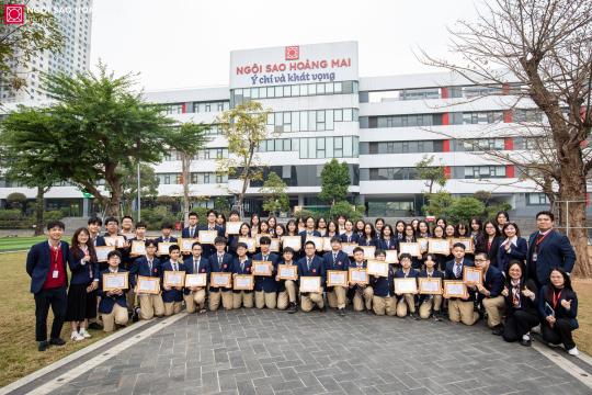 51 HỌC SINH ĐỘI TUYỂN HỌC SINH GIỎI NSHM & 02 GIÁO VIÊN TIÊU BIỂU ĐƯỢC UBND PHƯỜNG ĐỊNH CÔNG TRAO BẰNG KHEN