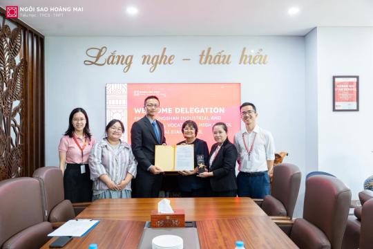 LAN TỎA TINH THẦN HỘI NHẬP - NGÔI SAO HOÀNG MAI HÂN HOAN ĐÓN TIẾP ĐOÀN CHUNGSHAN INDUSTRIAL AND COMERCIAL VOCATION HIGH SCHOOL (ĐÀI LOAN)