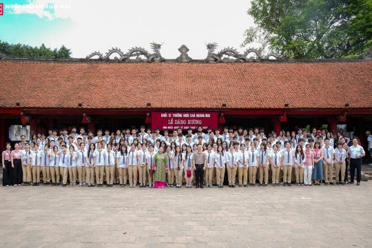 HÀNH TRÌNH DÂNG HƯƠNG TIẾP LỬA SĨ TỬ KHỐI 12 TẠI VĂN MIẾU – QUỐC TỬ GIÁM