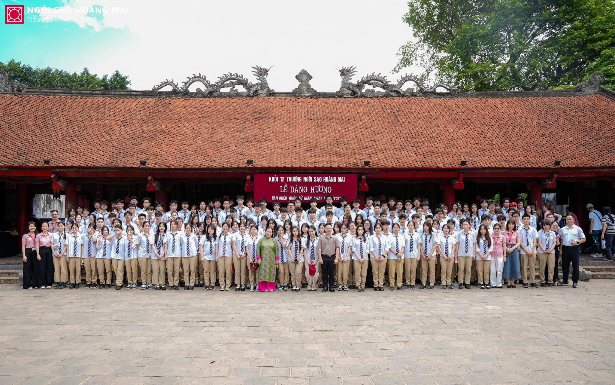HÀNH TRÌNH DÂNG HƯƠNG TIẾP LỬA SĨ TỬ KHỐI 12 TẠI VĂN MIẾU – QUỐC TỬ GIÁM