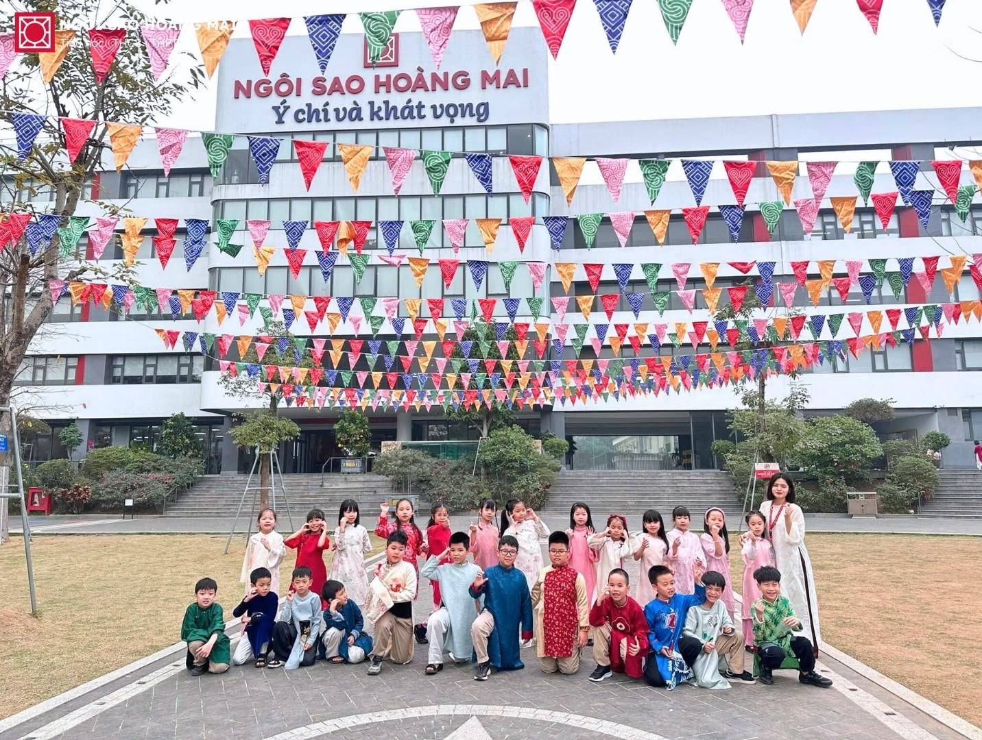 KHÔNG KHÍ TẾT RỘN RÀNG LAN TỎA TRONG TỪNG LỚP HỌC NGÔI SAO HOÀNG MAI