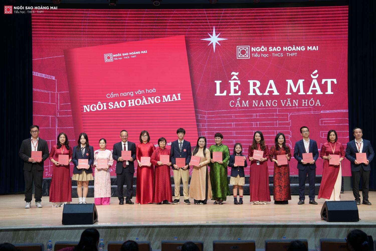 TOÀN CẢNH LỄ RA MẮT “CẨM NANG VĂN HÓA NGÔI SAO HOÀNG MAI”