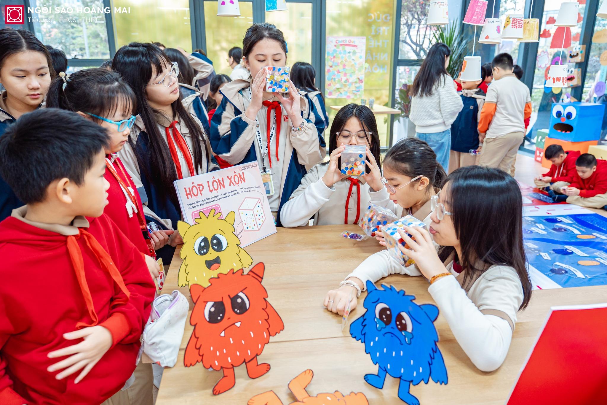 TRIỂN LÃM “THƯ VIỆN CẢM XÚC”: HOMER KHỐI 4, 5 HỌC CÁCH LÀM CHỦ CẢM XÚC