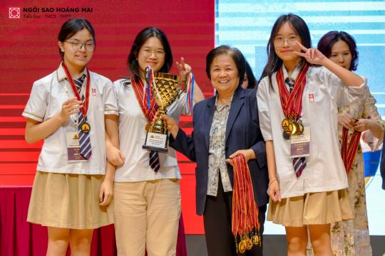 Các “Học giả nhí” ngôi sao Hoàng Mai xuất sắc gặt hái 23 cúp và 562 huy chương vòng khu vực World Scholar’s Cup 2024, tiến vào vòng toàn cầu